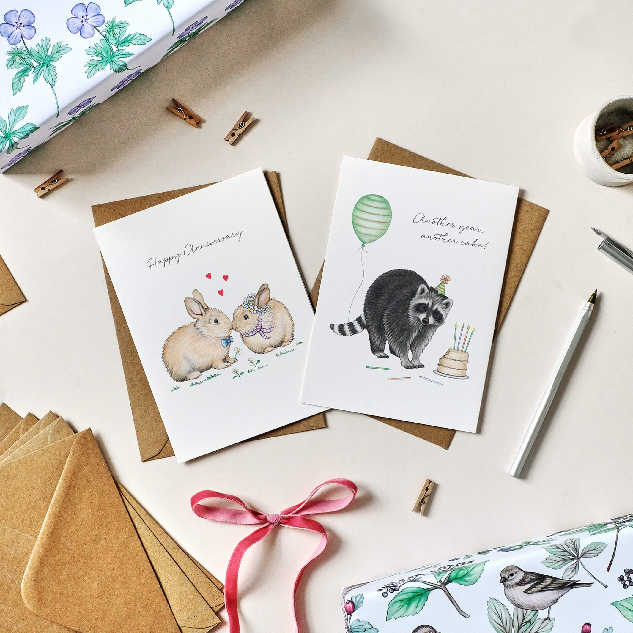 Biglietto di auguri di compleanno con giraffa di Lottie Murphy, con scritta Relax, it's your Birthday, per donna Biglietto di auguri di compleanno con giraffa di Lottie Murphy, con scritta Relax, it's your Birthday, per donna